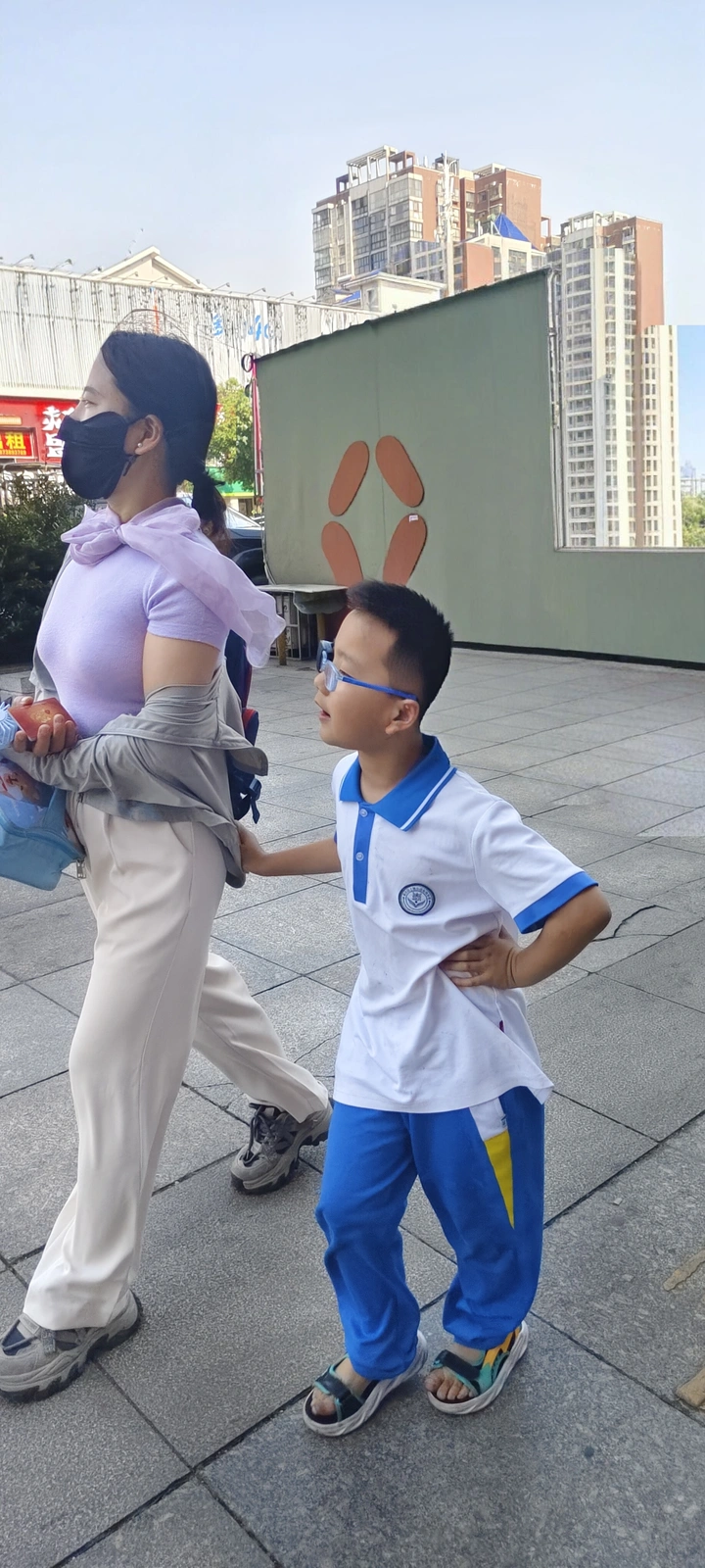 母子趕路