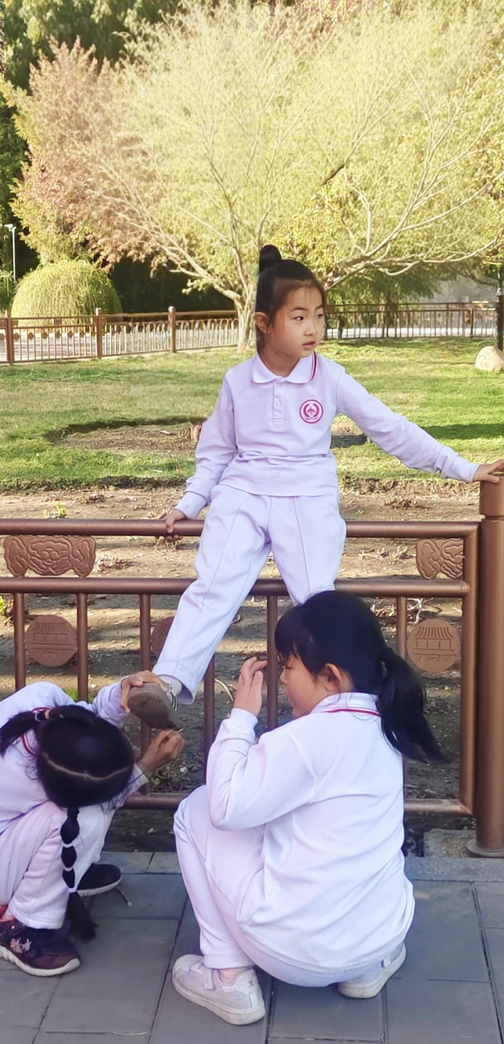 三个女孩