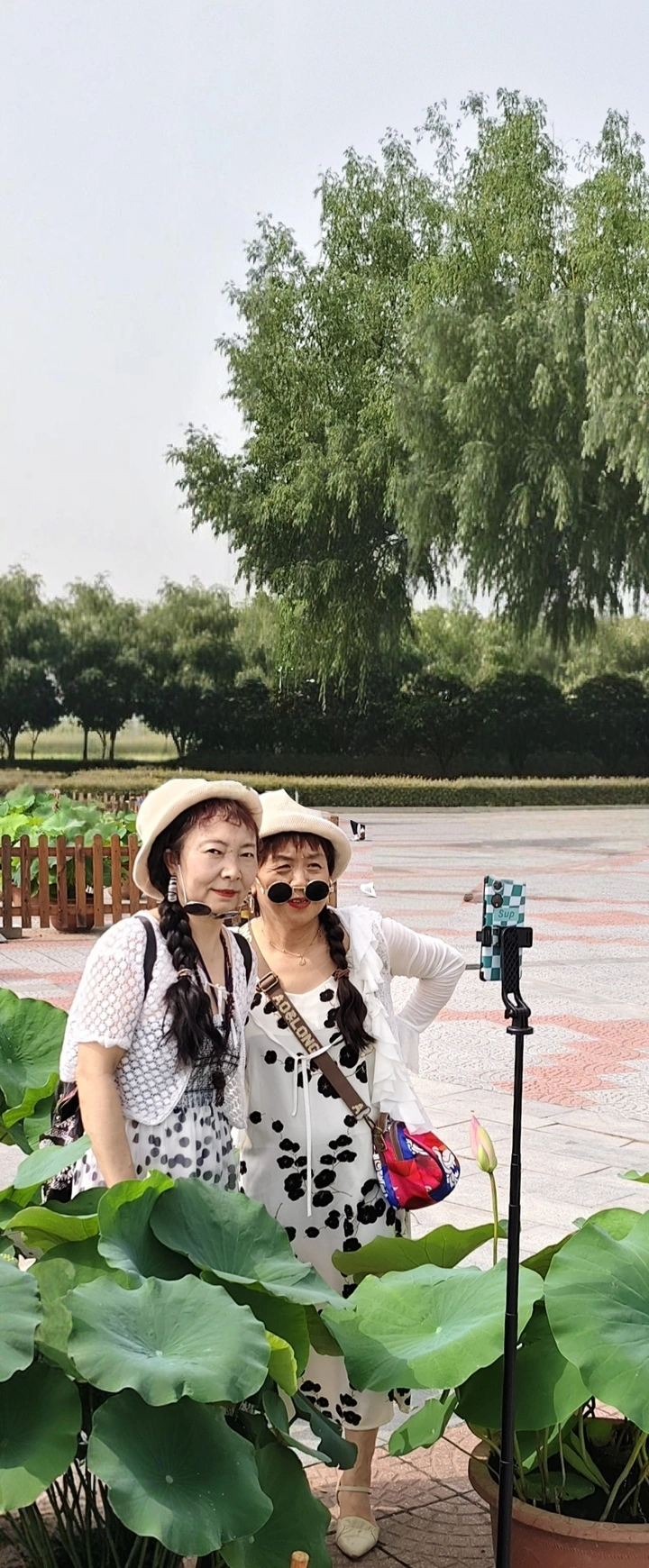 闺蜜玩自拍