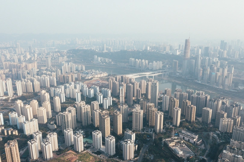 天际线有高楼大厦的大城市的鸟瞰图