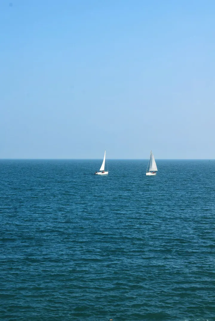 静谧的海上帆⛵