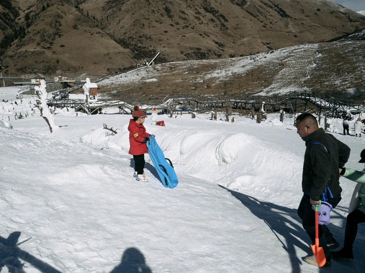 你有你的滑雪场，我有我的滑雪地