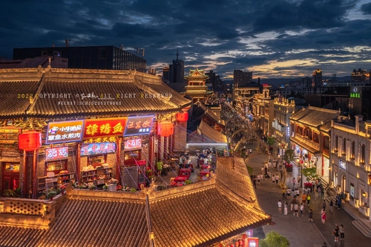 夜晚或黄昏的老城 aerial view