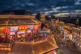夜晚或黄昏的老城 aerial view