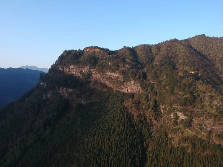 悬崖峭壁