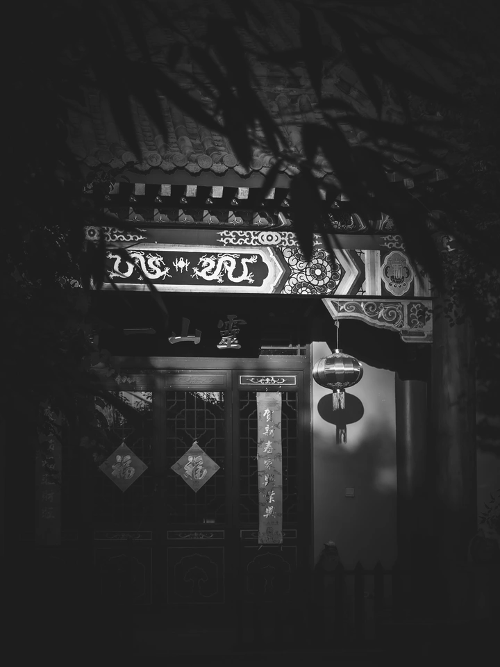 求神拜佛，别人不如靠自己