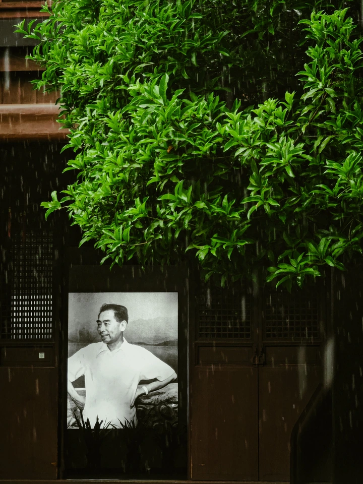 仿佛他还在