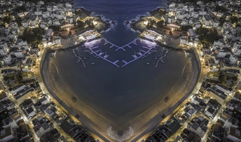 城市夜景中的游艇港 aerial photo