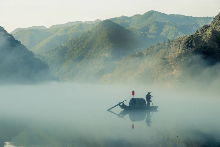 雾漫东江