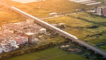 城市 aerial view 大型 绿地 高速公路