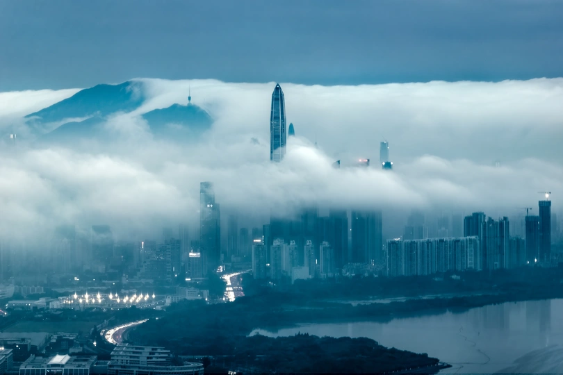 城市的天际线 摩天大楼 山脉 云和河流