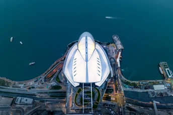 城市中的一座大型体育场 aerial view