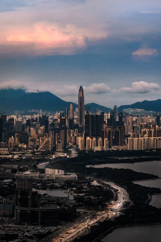 城市在日落时的天际线