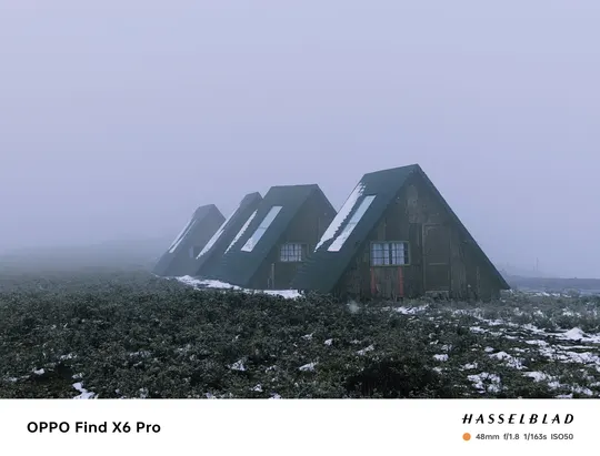 雪地中的小屋