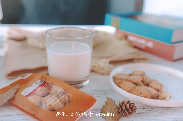 牛奶饼干的阳光午后