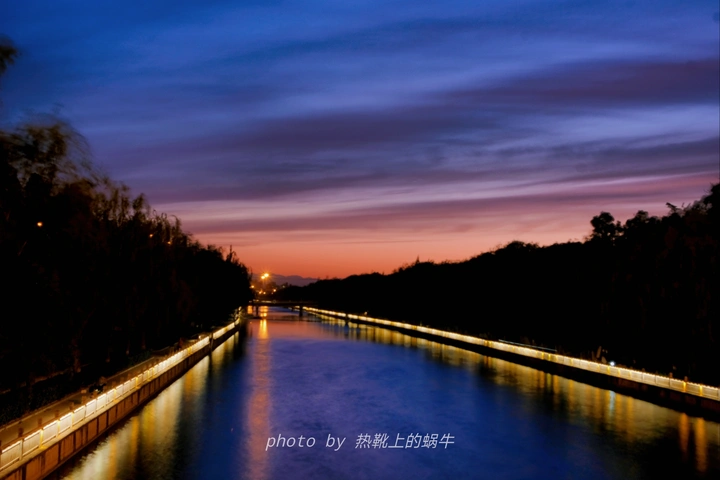 北京护城河边