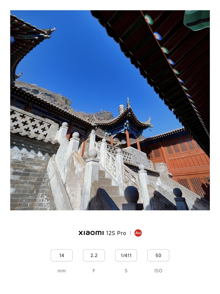 晴朗的日子去逛景区