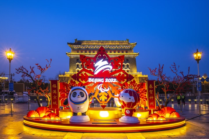 冰墩墩雪容融与正阳门