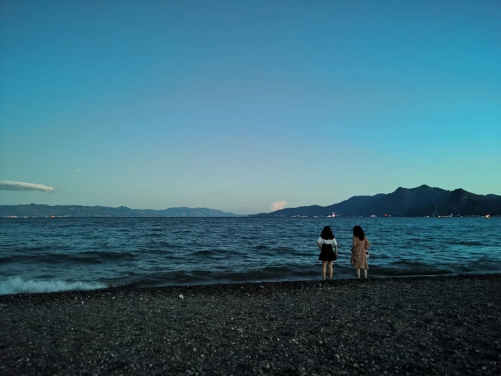 夏夜嬉闹