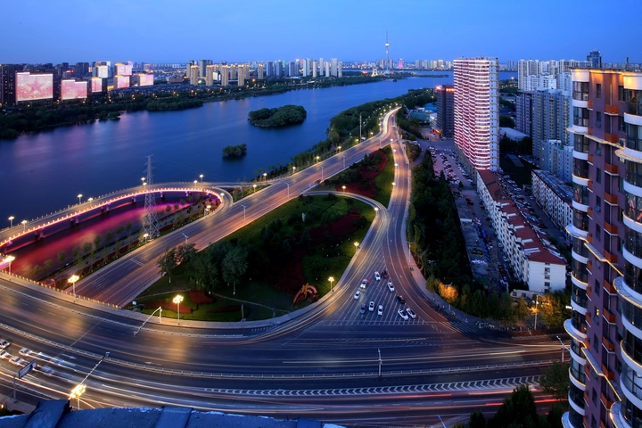 大美临沂祊河桥夜景。
