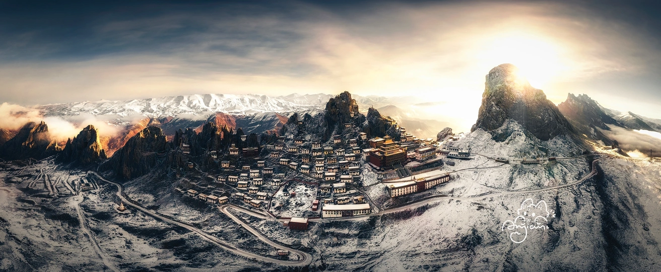 山脉中的城市数字艺术