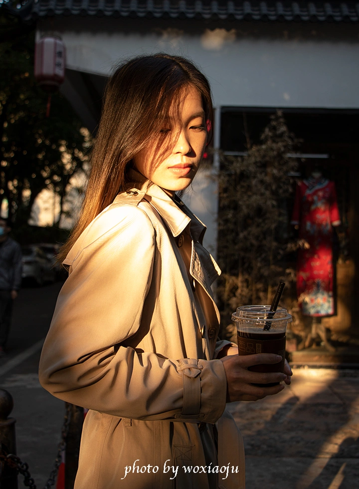 不爱笑的女生