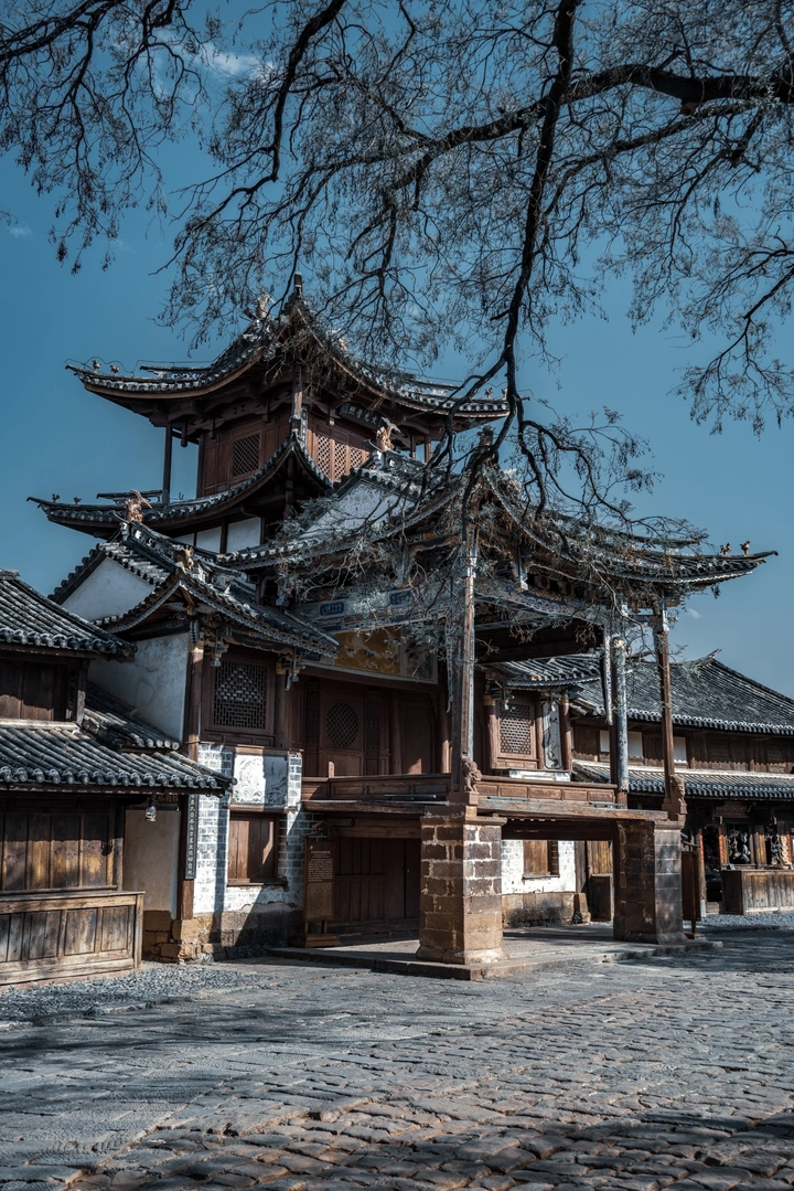大理沙溪古镇古戏台，见证茶马古道的兴衰。