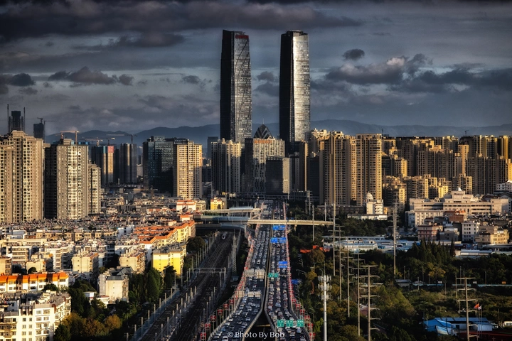 鹤立鸡群