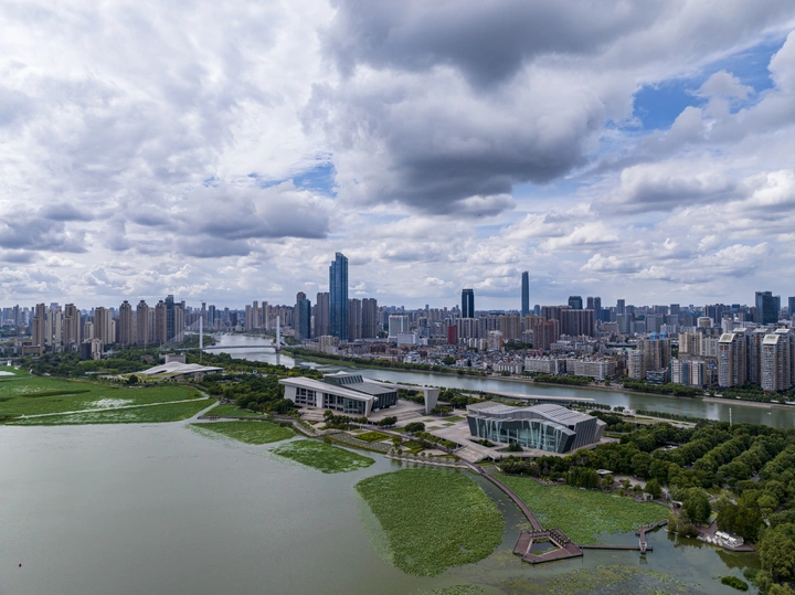 航拍武汉·琴台剧院