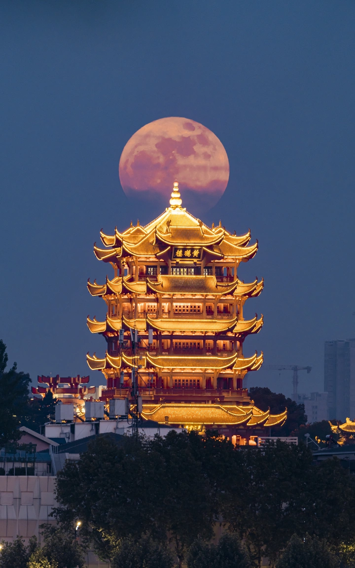 黄鹤楼与月亮