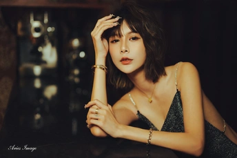 女孩肖像 由<人>绘制 模特 美女 女性模特 化妆造型 面部特征