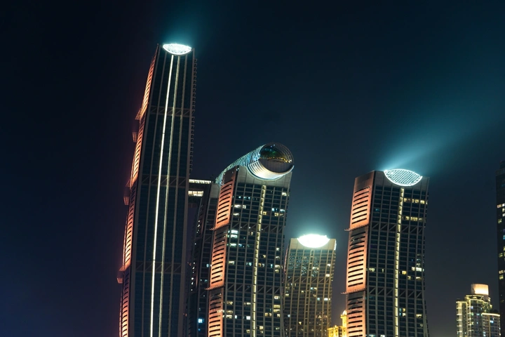 夜景璀璨的来福士