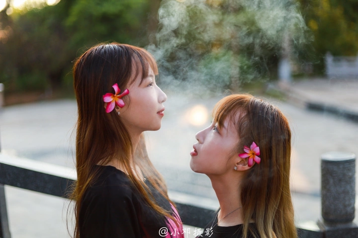 双胞胎姐妹
