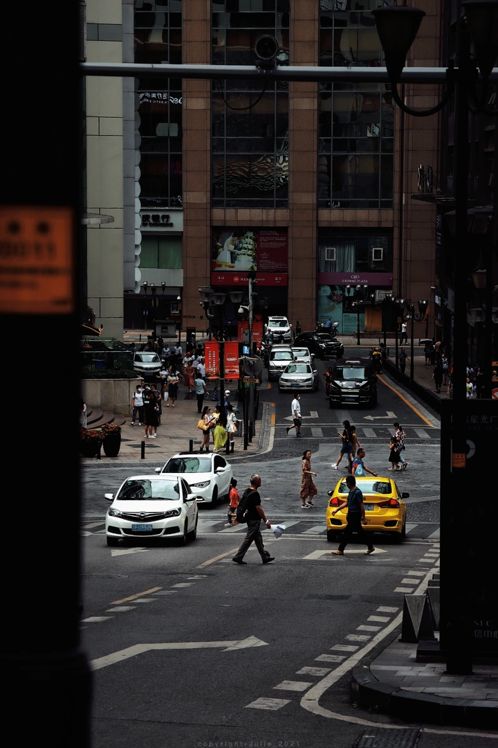 行于城市之间
