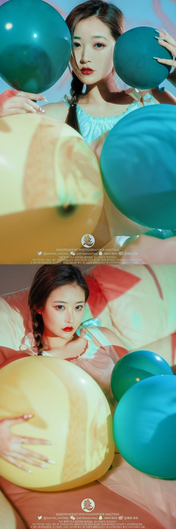 背景有气球的女士海报