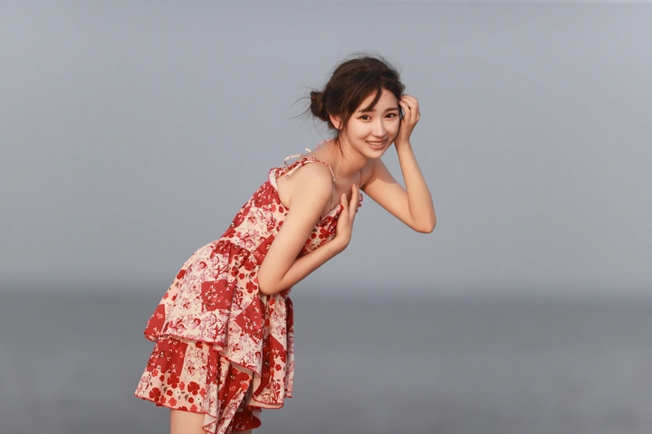 赶海的小姑娘