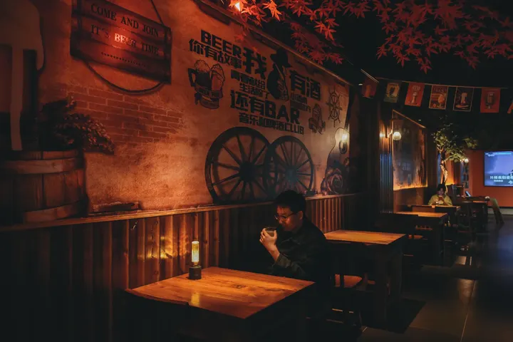 深夜的酒