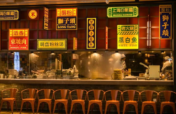 万达广场里弄出了小吃街的感觉