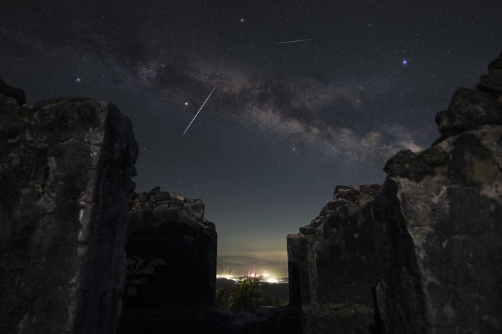 废墟上的星空