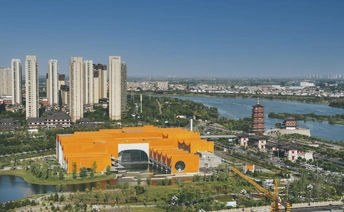 空中俯瞰大城市 高楼林立 水景优美。