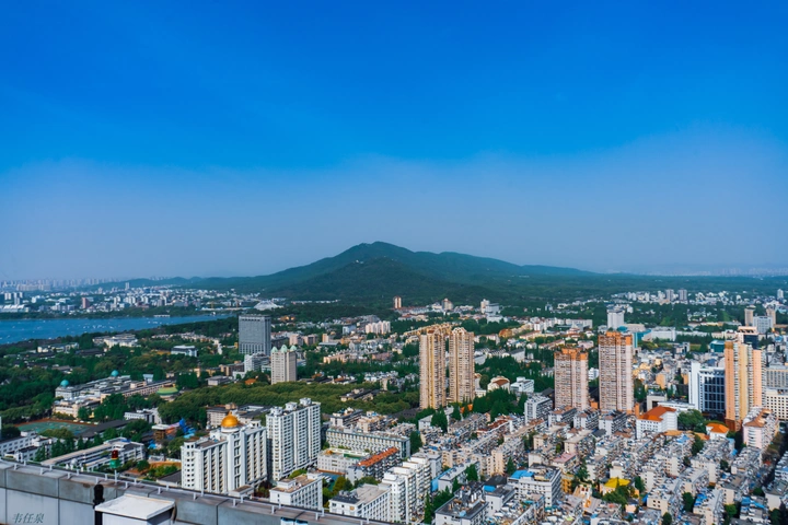 居高临下