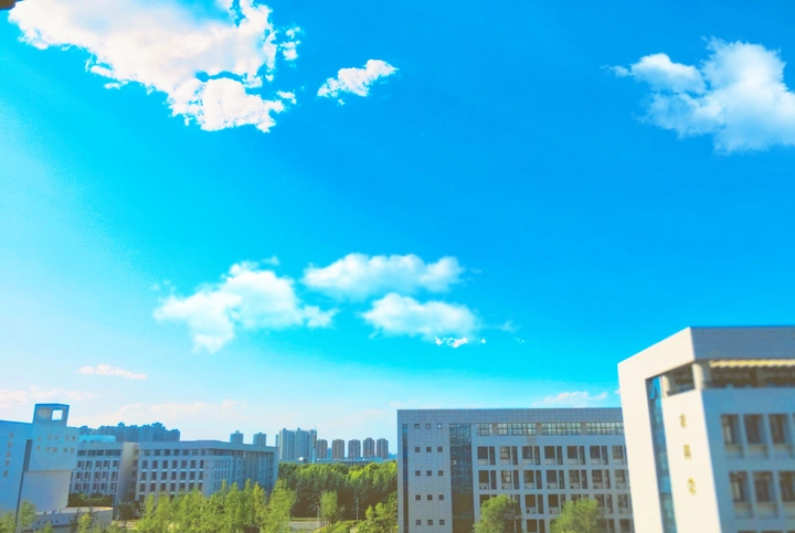 蓝蓝的天，热热的空气🥵