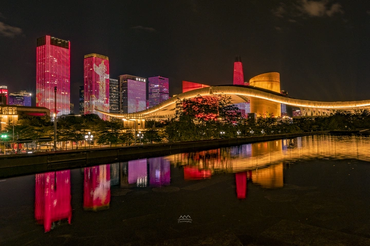 深圳市民中心建党一百周年灯光秀
