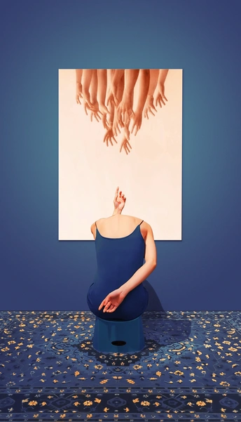 一幅怀孕的女子穿着蓝色裙子坐在马桶上的画作