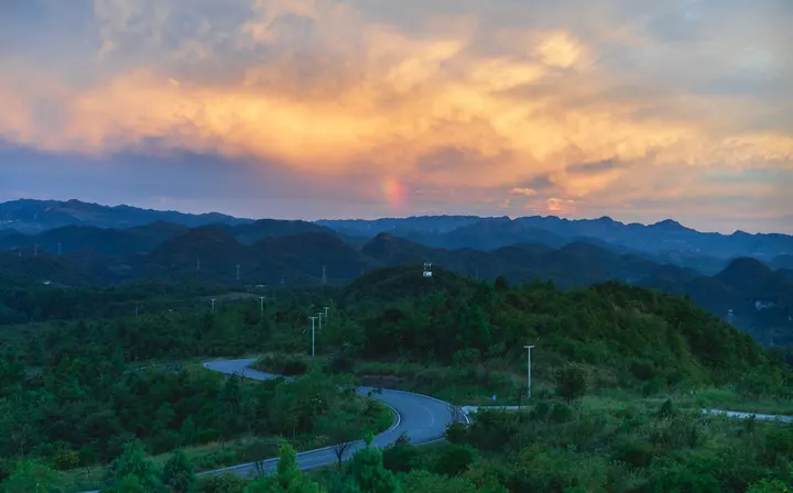 贵州百里杜鹃秋日晨光