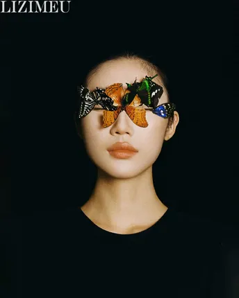 戴眼镜的模特和戴眼镜的人