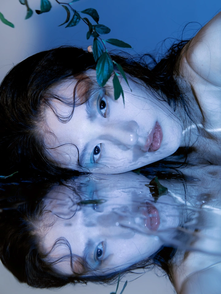 如何用常亮灯拍出高级镜面写真？
