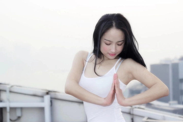 《瑜伽•美人》