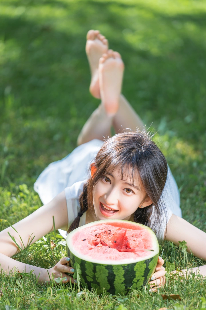 夏天一起吃西瓜