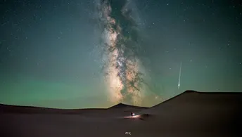 夜晚沙漠星空
